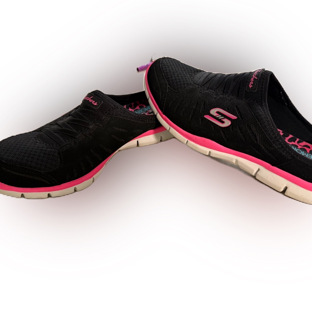 Sketchers Women’s Air-Cooled Memory Foam Slip On Black and Pink Shoe. Size 6.5